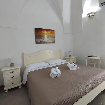 לינה וארוחת בוקר Punta Cutieri 4*