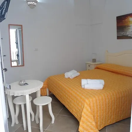 Punta Cutieri לינה וארוחת בוקר 4*