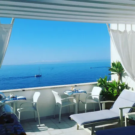 Punta Cutieri Bed and breakfast 4*