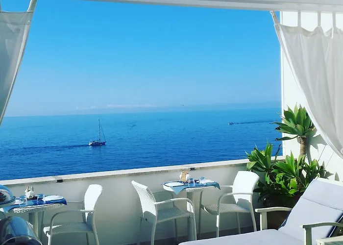 Punta Cutieri Bed & Breakfast 4*